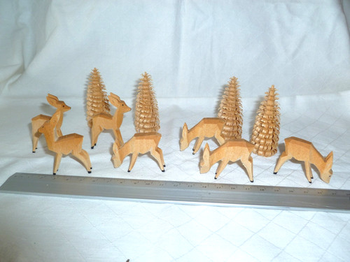 Geschnitzte rehe und bäumchen - geschnitzte,