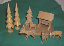 Rehgruppe an Futterkrippe im