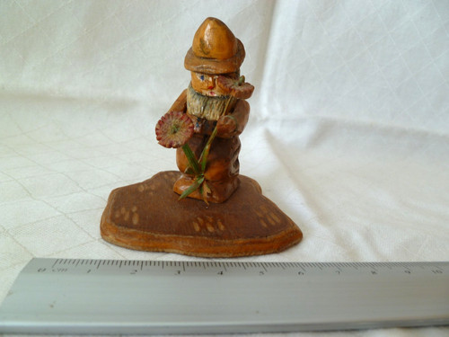 Kleine alte figur aus holz - kleine,